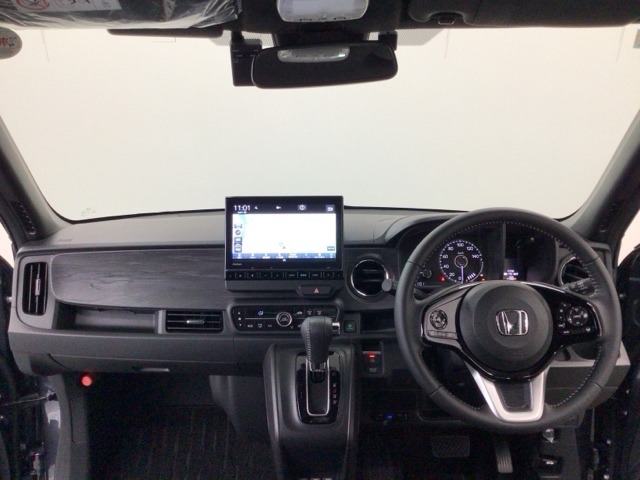 【前方視界】開放的な前方視界！運転がしやすく疲れにくいです♪窓が大きく、見通しがとっても良いおクルマですよ♪