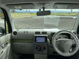 インパネはシンプルなデザインなので、各操作スイッチなども使いやすい位置に配置されています！！