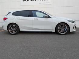 常時150台在庫の輸入車専門大型展示場。展示場に無いお車も全国より、お探しします。