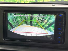【バックカメラ】駐車時に後方がリアルタイム映像で確認できます。大型商業施設や立体駐車場での駐車時や、夜間のバック時に大活躍！運転スキルに関わらず、今や必須となった装備のひとつです！