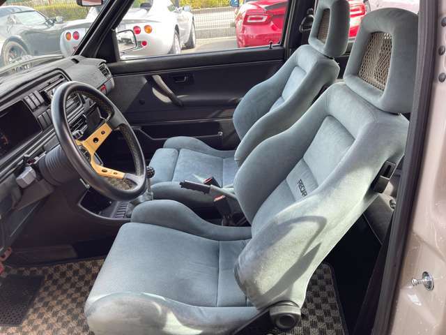 レカロシートアルカンターラ張替え済み。