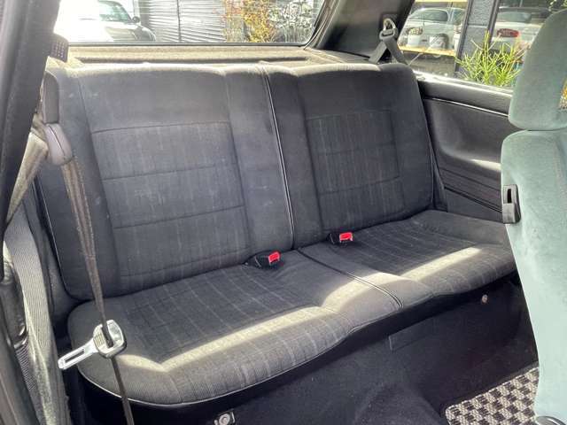 リアシートのコンディションも良好です。