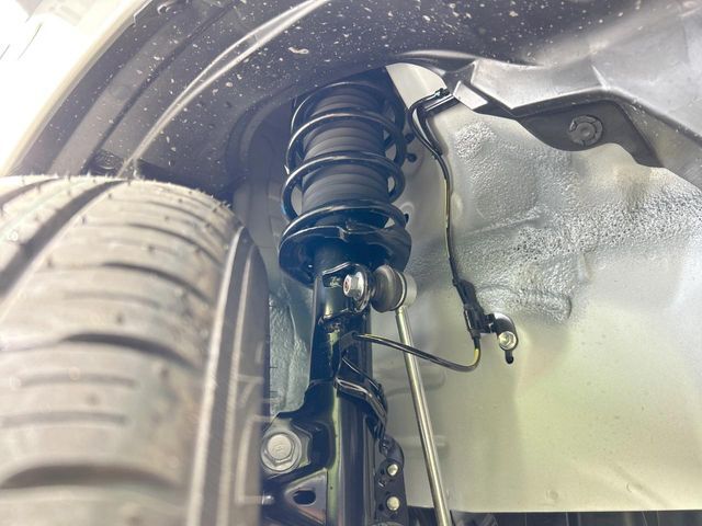 お車を安心してお乗りいただく為には、足回りの定期点検が欠かせません。サービスサポート（有償保証）では無料点検もご提供しており、安心のカーライフをお過ごしいただけるサポート体制が整っています。