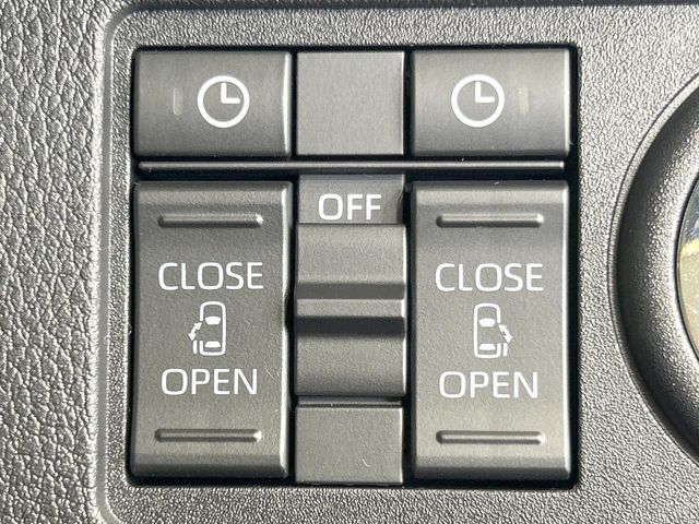 【両側パワースライドドア】スマートキーや運転席のスイッチで後席両側スライドドアの開閉が可能♪電動だから力を入れてドアを開ける必要が無く、小さなお子様でも簡単に開け閉めでき快適です♪