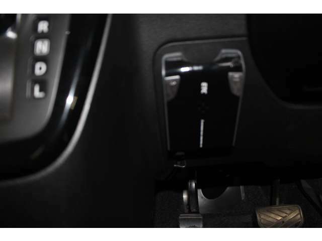 SDナビ・フルセグTV・ブルートゥース・全方位モニター・パワースライドドア・LEDヘッドライト・シートヒーター・禁煙車・ETC車載器・スマートキー・プッシュスタート・純正ピアノブラック調ガーニッシュ
