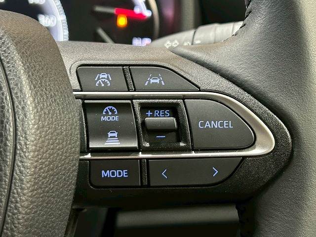 【レーダークルーズコントロール】装備で高速道路の運転も楽々です！追従型なので前の車両に合わせて速度調節ができ、渋滞などの際も楽々運転できますよ♪
