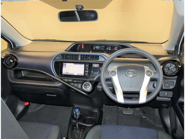 オシャレなインテリアで運転する気分も盛り上がりますよね＾＾