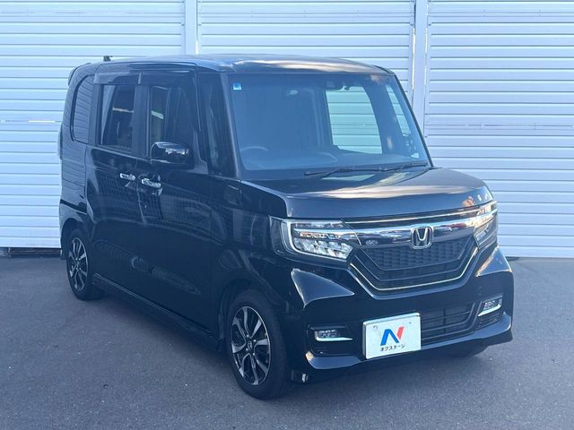 高透明度のガラス皮膜で撥水はもちろん、上質なツヤ・光沢を実現。紫外線や酸性雨から大切な愛車を保護し、色あせ・劣化を防止。「弾スプラッシュコート」、「弾プリミッサコート」からお選びいただけます。