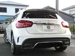 後期型GLA45　4MATIC　レーダーセーフティパッケージが入庫しました！外装色にはスタイリッシュな印象を与えるポーラホワイトを配色！AMGエグゾーストが奏でる迫力のサウンドも大きな魅力です！