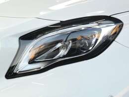 LEDハイパフォーマンスヘッドライトを装備！対向車等を検知し自動的にロービームへ切り替えるアダプティブハイビームアシストも装備しております！TEL：048-307-9933