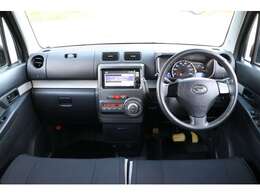 この頃の軽自動車は上級グレードでも内装はシンプルでした！