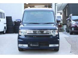 涙袋のようなヘッドライトが愛くるしいです！