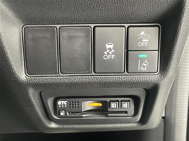 【運転席操作部】快適なドライブを楽しむための機能が装備されています！運転席から触れるので、使いやすいです！除菌プランいれていただくと、さらに清潔で安心していただけます！