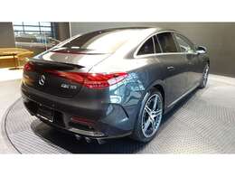 メルセデスの認定中古車「サーティファイドカー」では、万一お車が故障した場合も、ご購入後1年間もしくは2年間※は走行距離にかかわらずメルセデス・ベンツ正規サービスネットワークで無料修理いたします。