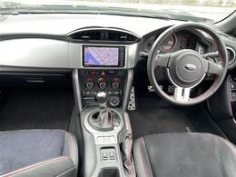 ワンオーナー車　純正SDナビ　フルセグテレビ　Bluetooth再生機能　ハンズフリー通話機能　スマートキー×2　プッシュスタート　クルーズコントロール　盗難防止装置　デュアルカメラブレーキサポート