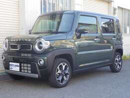 ワンズアームズのスタッフは国家資格整備士です。自社整備工場完備で、仕入れから販売、買取、修理、アフターフォローまで国家資格整備士が行い、良質安心な車両を安価にご提供出来るよう、日々、努力しております。