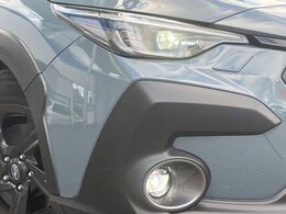 【LEDヘッドライト】悪天候や夜間走行時も良好な視界を確保し安心して運転できる高輝度LEDヘッドライトを装備！点灯速度が早く、消費電力も抑えられています。