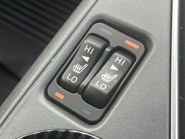 【シートヒーター】寒い日に重宝するシートヒーター！エアコンより早く温まってくれるので寒がりの人も安心ですね♪エアコンの温風は乾燥するから苦手、という方にもをおすすめです。