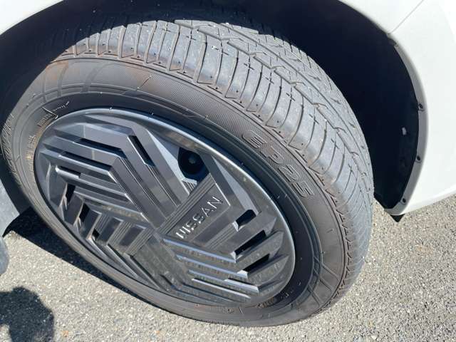 ☆　【タイヤの残り溝】　バッチリ残ってます！すぐに交換して費用がかかるなんて悲しいですものね！　☆