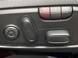 ●パワーシート：シート位置の“前後と背もたれの“角度の微調整が可能となります。手動設定のシートよりも、より細やかな設定ができるのがポイントです。