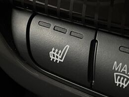 ●フロントシートヒーティング：運転席・助手席共に三段階で調節が可能なシートヒーターを装備しております。季節を問わず快適にご使用いただけます。