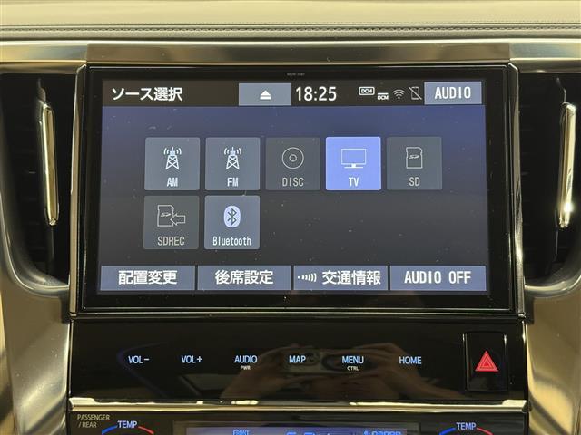 【大画面ナビ】人気の大型10インチナビを装備。存在感のある大画面はインパクトも大！ナビ利用時のマップ表示は見やすく、テレビやDVDは臨場感がアップ！いつものドライブがグッと楽しくなります。