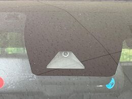 【トヨタセーフティセンス】走行中に前方の車両等を認識し、衝突しそうな時は警報とブレーキで衝突回避と被害軽減をアシスト。より安全にドライブをお楽しみいただけます。