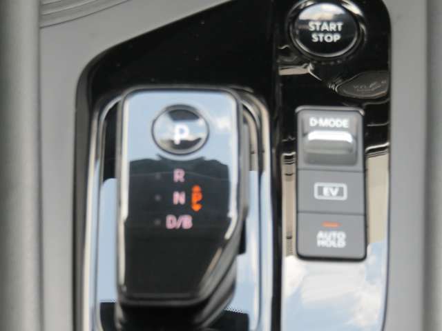 電動車専用のシフトノブ　指先の軽い力で操作できます。
