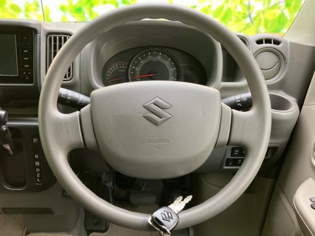 WECARSの展示場では実際に見て、触ってお車をお選びいただけます！知識の豊富な営業スタッフが様々なカーライフをご提案いたします！