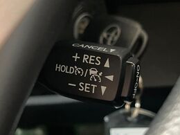 【レーダークルーズコントロール】高速道路での長距離走行が楽に！！自動で速度を保つクルーズコントロールが、衝突軽減システムと連携し、前方の車両を感知して車間を保つように速度調節してくれます！！