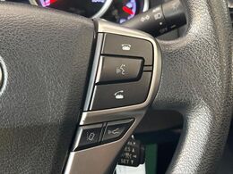 【トヨタセーフティセンス】走行中に前方の車両等を認識し、衝突しそうな時は警報とブレーキで衝突回避と被害軽減をアシスト。より安全にドライブをお楽しみいただけます。