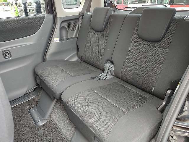 お客様に隅々まで見ていただけるよう展示車両は常に綺麗に仕上げております！お客様のご来店、スタッフ一同心よりお待ち申し上げます。