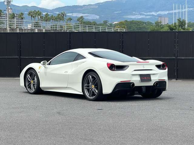 ☆ディーラー車☆走行2600km☆車検令和8年12☆ボディカラー：BIANCO　AVUS☆オプション装備多数☆