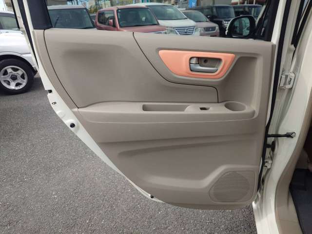 エンジン、ミッションなど金額の大きな箇所も無料修理♪代車もご用意！☆自社保証☆安心3ヶ月間の無料保証付。カーセンサーアフター保証も有り☆1年～2年更新保証もご用意有ります。輸入車は1年保証～有償のみです。