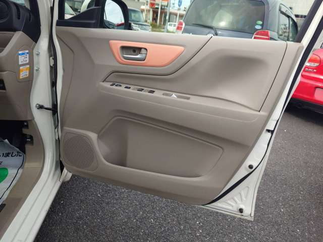 中古、新品のHDDナビ、ETC、地デジチューナー、フリップダウンモニター、バックモニターなど何でもご相談ください。下取りから取り換え、持ち込み取り付け可能です！ポータブルナビフルセグなど各メーカー取り扱い有