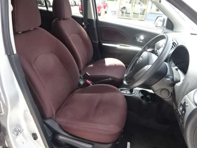 清潔で広々した座席です！是非、現車を見て体感してみてください。