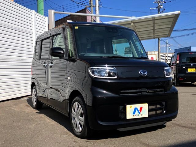 高透明度のガラス皮膜で撥水はもちろん、上質なツヤ・光沢を実現。紫外線や酸性雨から大切な愛車を保護し、色あせ・劣化を防止。「弾スプラッシュコート」、「弾プリミッサコート」からお選びいただけます。