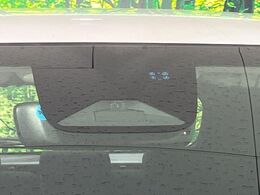 【ホンダセンシング】走行中に前方の車両等を認識し、衝突しそうな時は警報とブレーキで衝突回避と被害軽減をアシスト。より安全にドライブをお楽しみいただけます。