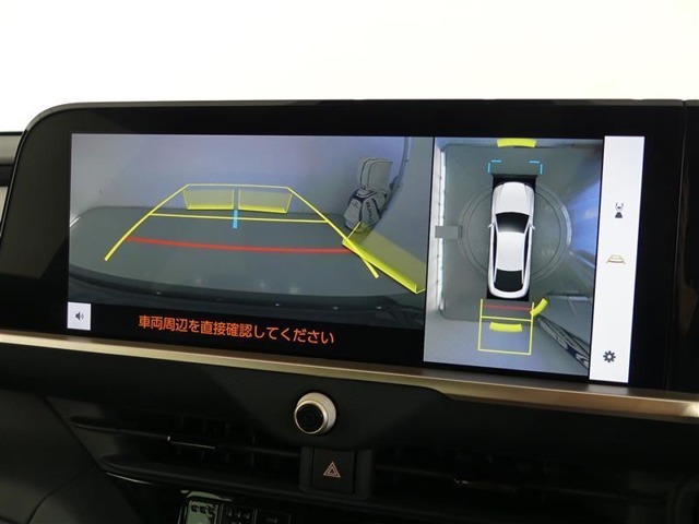 車を上空から見下ろしたような映像をカーナビ画面に映し出し、車庫入れや縦列駐車をサポートしてくれます。