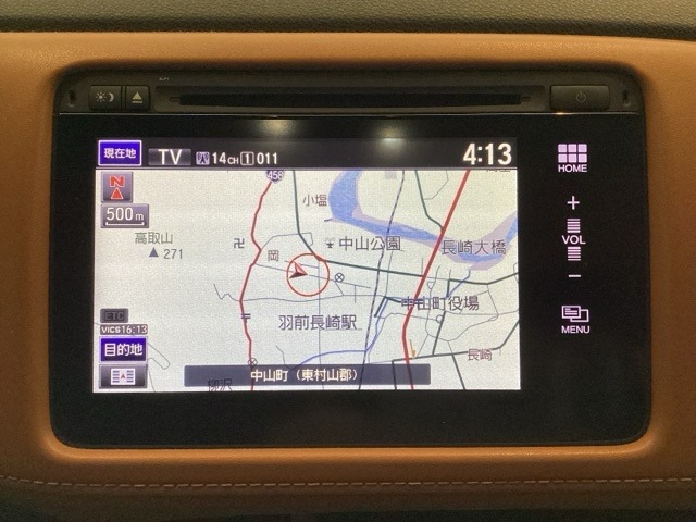 ナビゲーションはフルセグTV対応の純正メモリーナビを搭載しています。Bluetoothオーディオ機能がありますので、スマートフォンなどの音楽も再生できます。