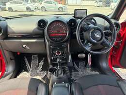 mini特有のインパネ周りです