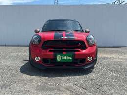 センターに黒のラインが2本入ってます