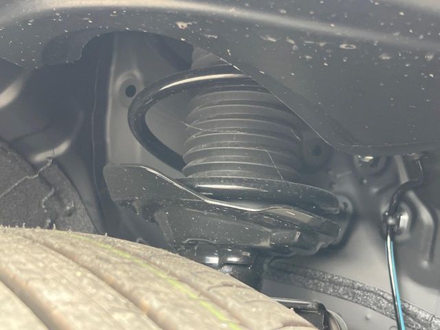 お車を安心してお乗りいただく為には、足回りの定期点検が欠かせません。サービスサポート（有償保証）では無料点検もご提供しており、安心のカーライフをお過ごしいただけるサポート体制が整っています。
