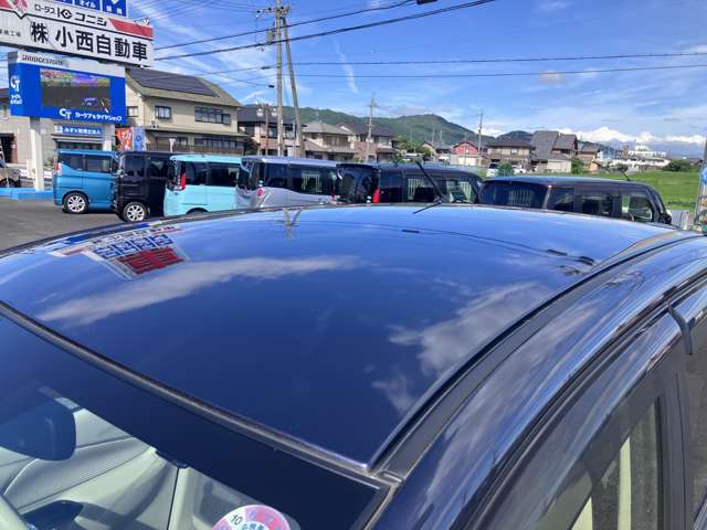 ルーフのクリア層も生きております。ツヤツヤです。
