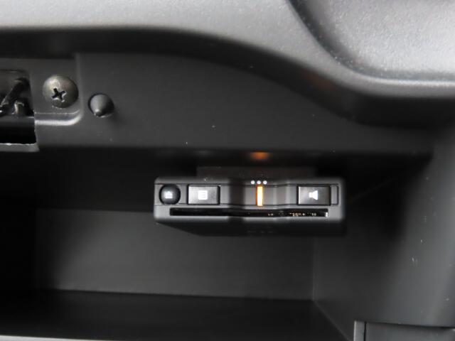 ETCも装備していますよ！ETC車載機を利用すると高速料金が割引に！！サイフにも優しい装備ですね♪