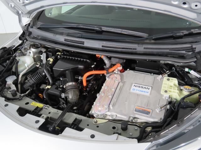 エンジンルームもきれいですよ。機関機構系も良好です。納車前に点検整備も行います。エンジンオイル・オイルフィルター・エアコンフィルター・ワイパーゴムは必ず交換致します（エアコンフィルターは、装着車のみ）