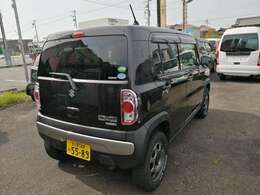 納車時にはバッテリー、エンジンオイル、オイルエレメント、ワイパーゴムは交換します。自社の民間車検工場があるので点検整備やアフターサービスの対応がしっかり出来ます。100Mほど西側に工場があります。