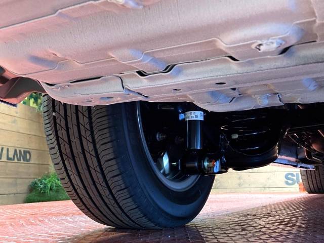 お車を安心してお乗りいただく為には、足回りの定期点検が欠かせません。サービスサポート（有償保証）では無料点検もご提供しており、安心のカーライフをお過ごしいただけるサポート体制が整っています。