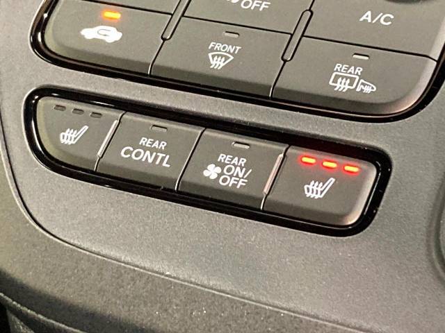 【シートヒーター】寒い日に重宝するシートヒーター！エアコンより早く温まってくれるので寒がりの人も安心ですね♪エアコンの温風は乾燥するから苦手、という方にもをおすすめです。