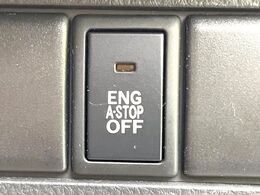 【アイドリングストップ】赤信号や渋滞で停車した際にエンジンを停止し、無駄な燃料の消費を抑えます。燃費向上や環境保護につなげる機能♪エンジンはブレーキを離せば再始動します。